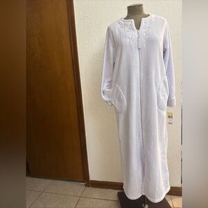 Miss Elaine Women’s Plush Lavender Bathrobe Soft Fleece Housecoat Robe NWT